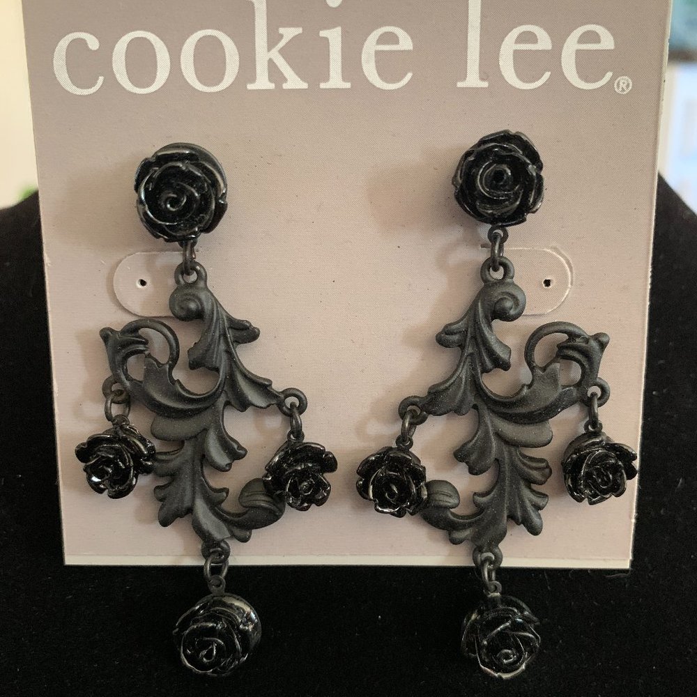 Dangling Black with Flowers Earrings